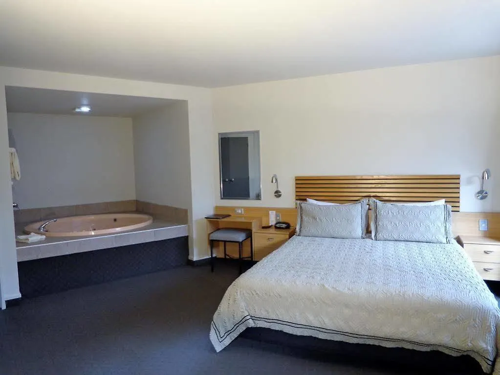 Clearwater Motor Lodge Taupo New Zealand